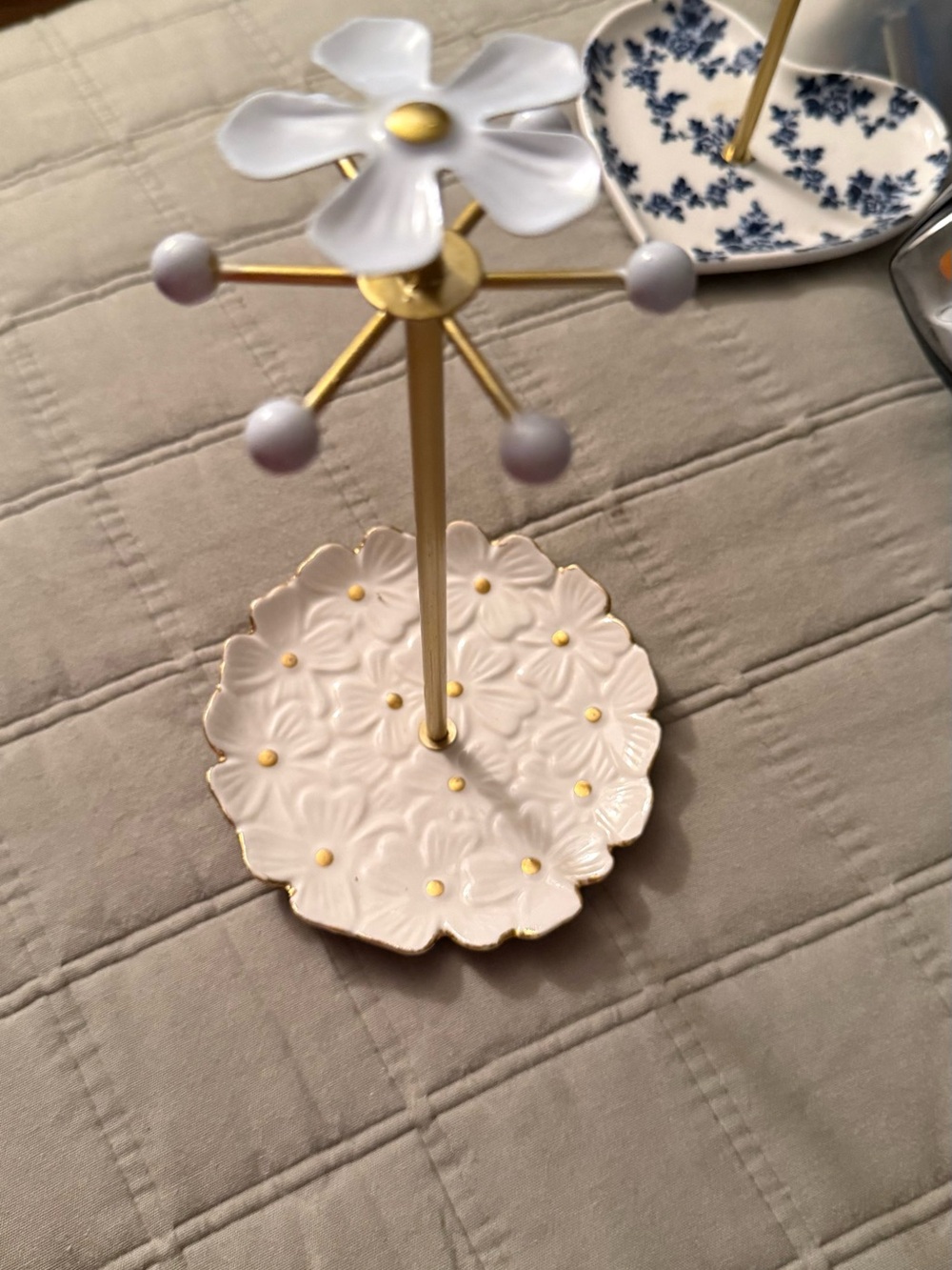 Floral Ceramic & Gold Jewelry Stand - White